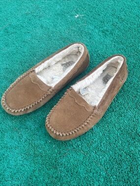 UGG womens Chestnut Suede Shearling-Lined Moccasin Slippers